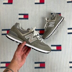New Balance 574 Classic athletic shoes sneaker